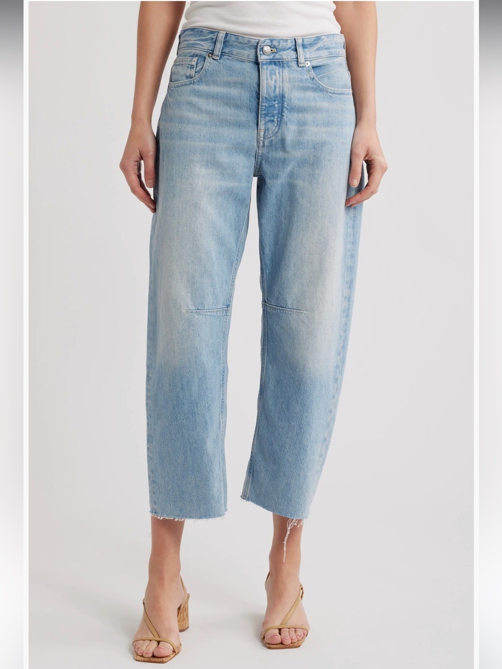 Madewell Women's The Darted Barrel Leg Jeans Size 28 Light Wash Raw Hem EUC
